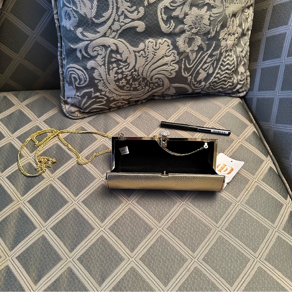 PurseGoldClutch/chain over the shoulder/vintagenew. Beautiful,elegant,luxurious - Picture 3 of 3